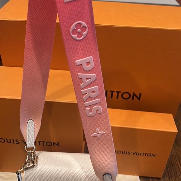 Louis Vuitton Twist PM gradient 2022 collection ๐ - Picture 6 of 17